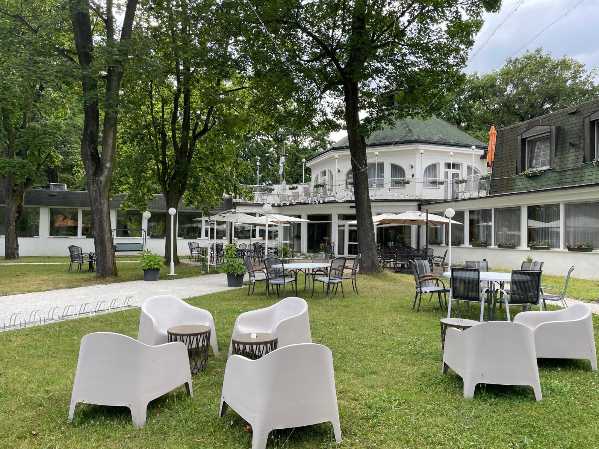 Hotel Ostrov Nymburk Bagian luar foto
