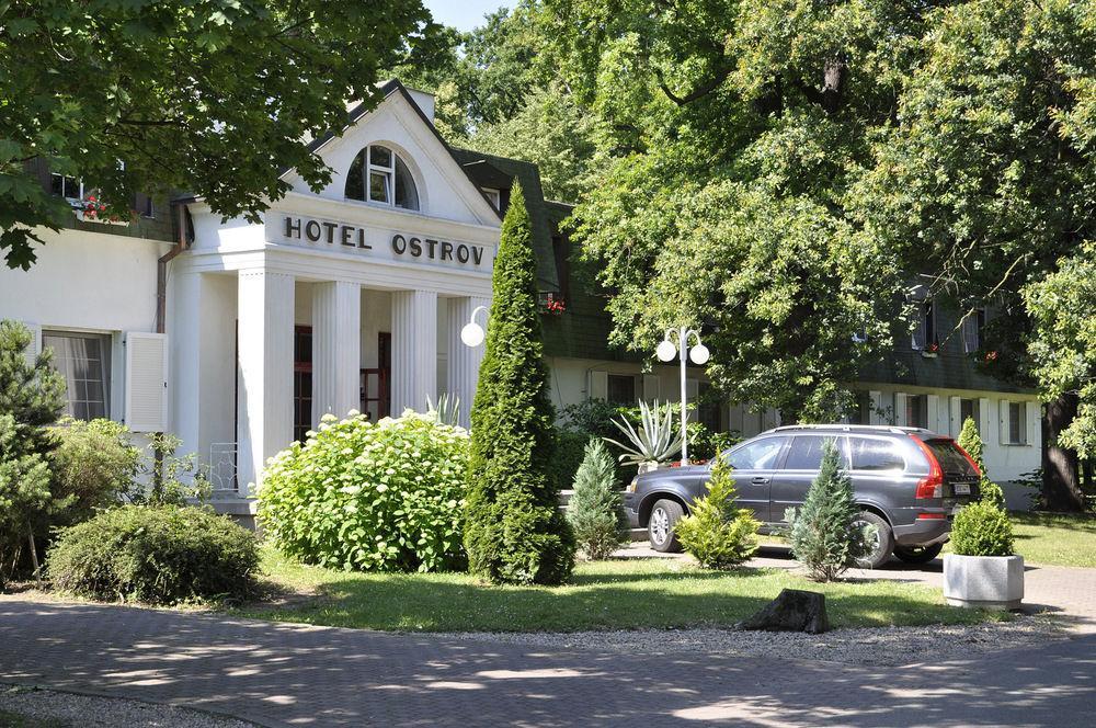Hotel Ostrov Nymburk Bagian luar foto