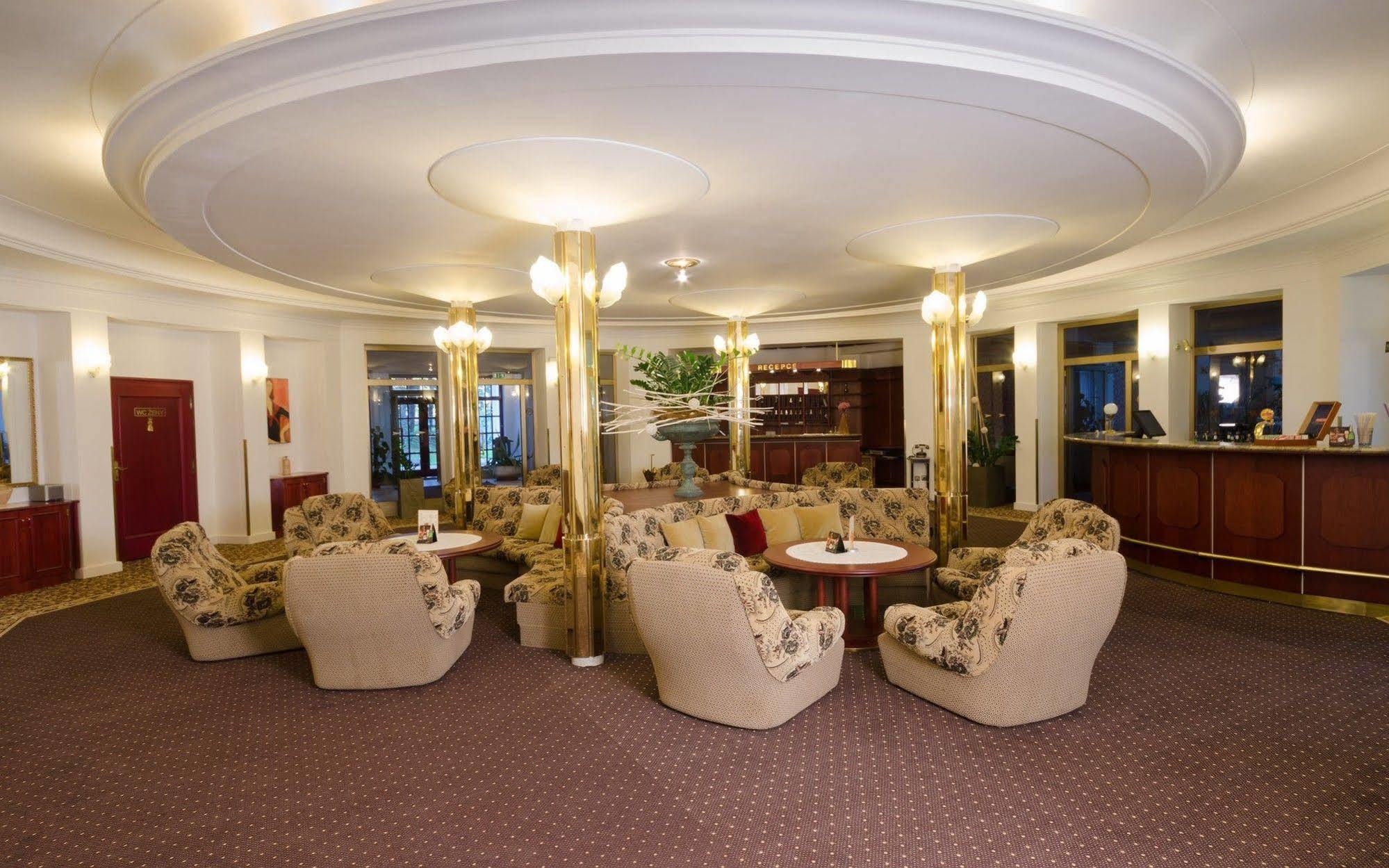 Hotel Ostrov Nymburk Bagian luar foto