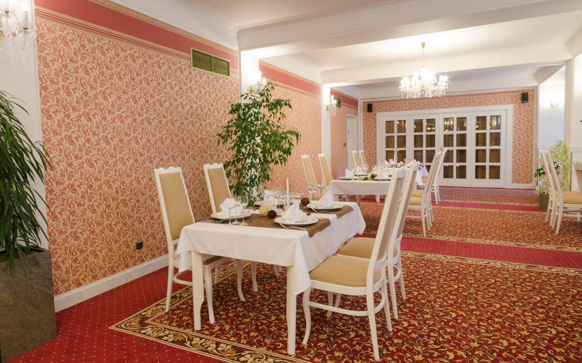 Hotel Ostrov Nymburk Bagian luar foto