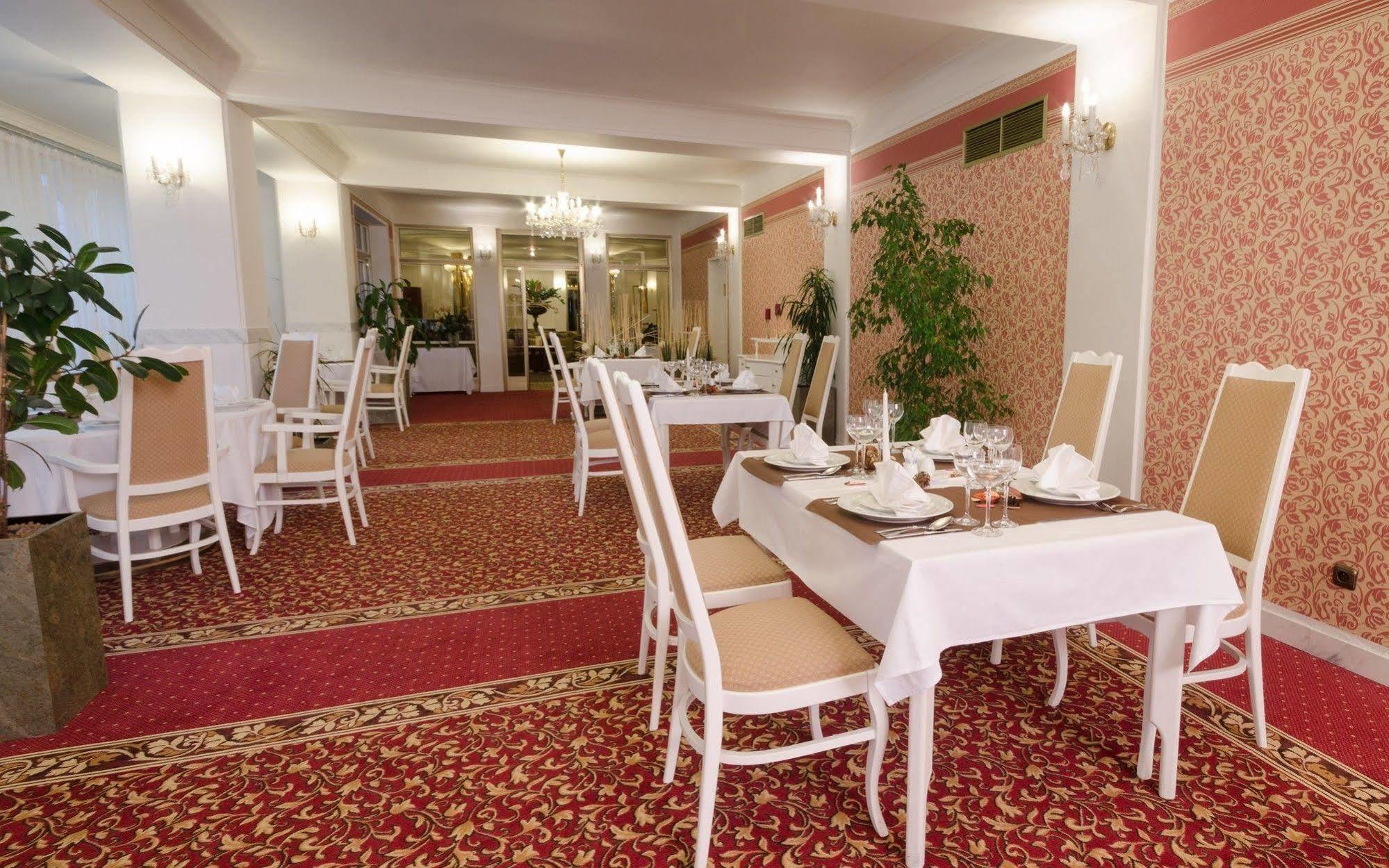 Hotel Ostrov Nymburk Bagian luar foto