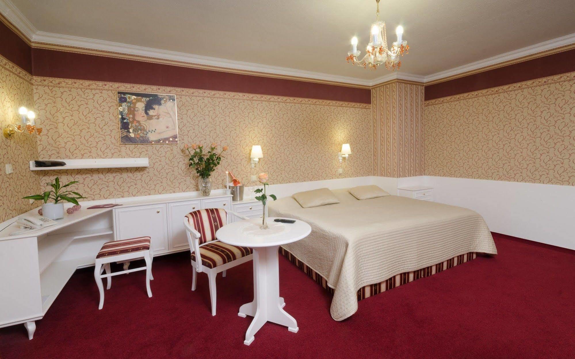 Hotel Ostrov Nymburk Bagian luar foto