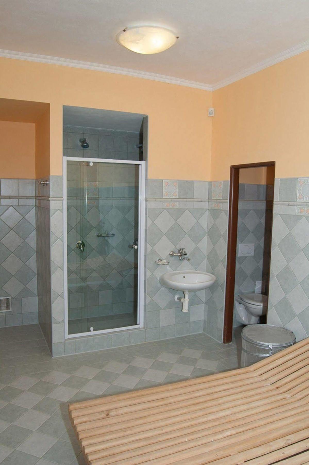 Hotel Ostrov Nymburk Bagian luar foto