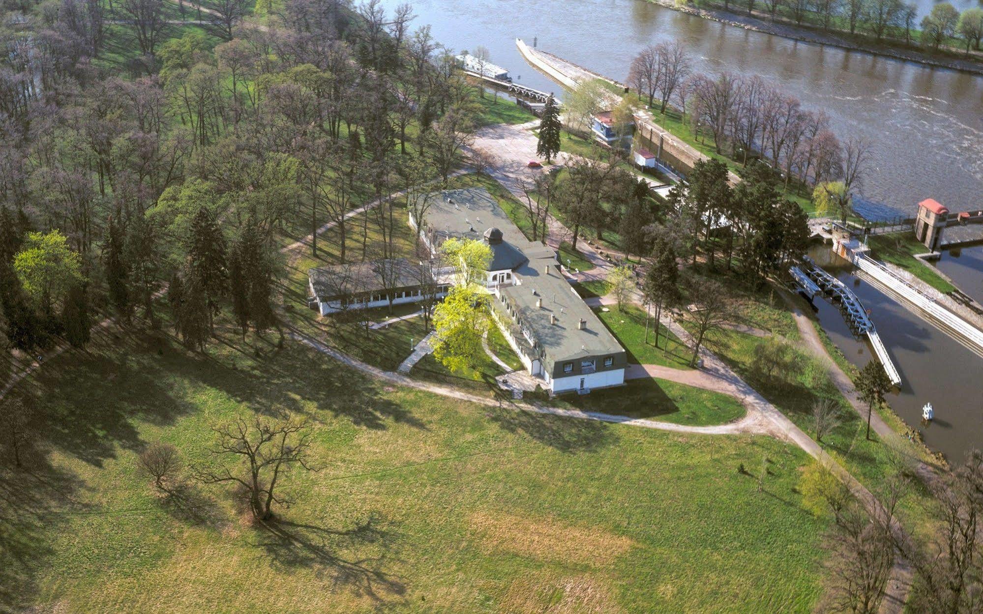 Hotel Ostrov Nymburk Bagian luar foto