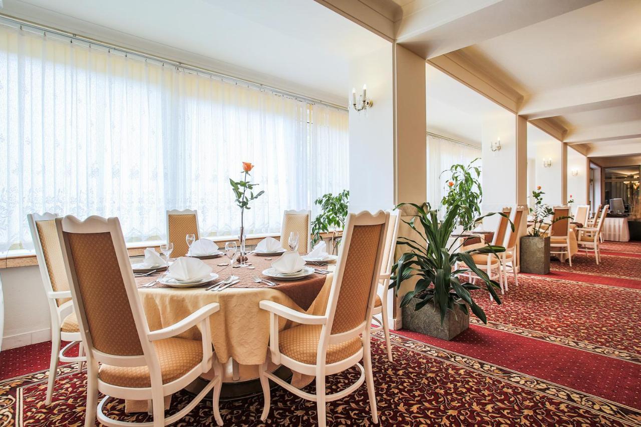 Hotel Ostrov Nymburk Bagian luar foto