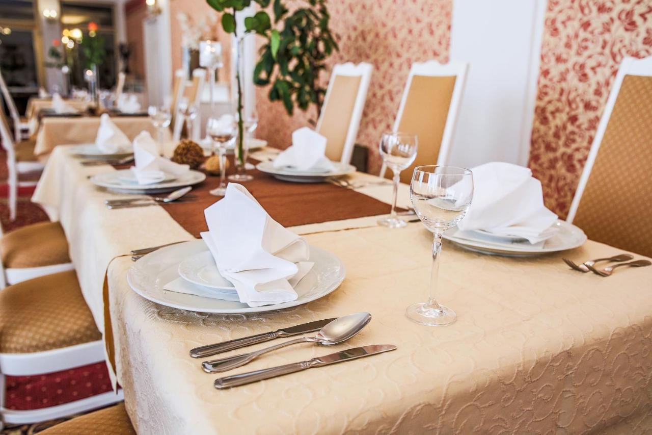 Hotel Ostrov Nymburk Bagian luar foto