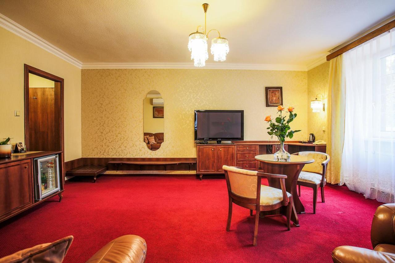 Hotel Ostrov Nymburk Bagian luar foto