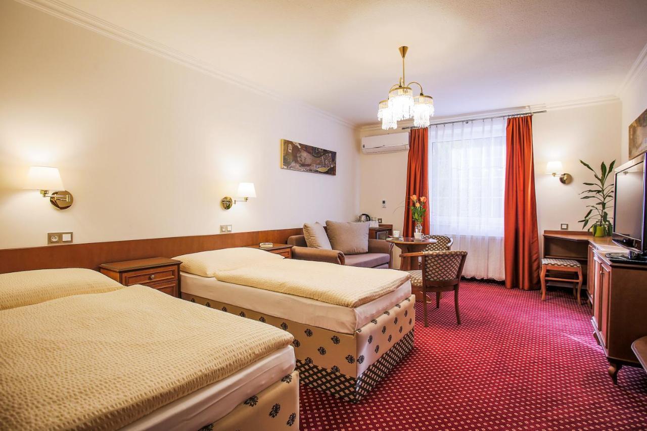 Hotel Ostrov Nymburk Bagian luar foto