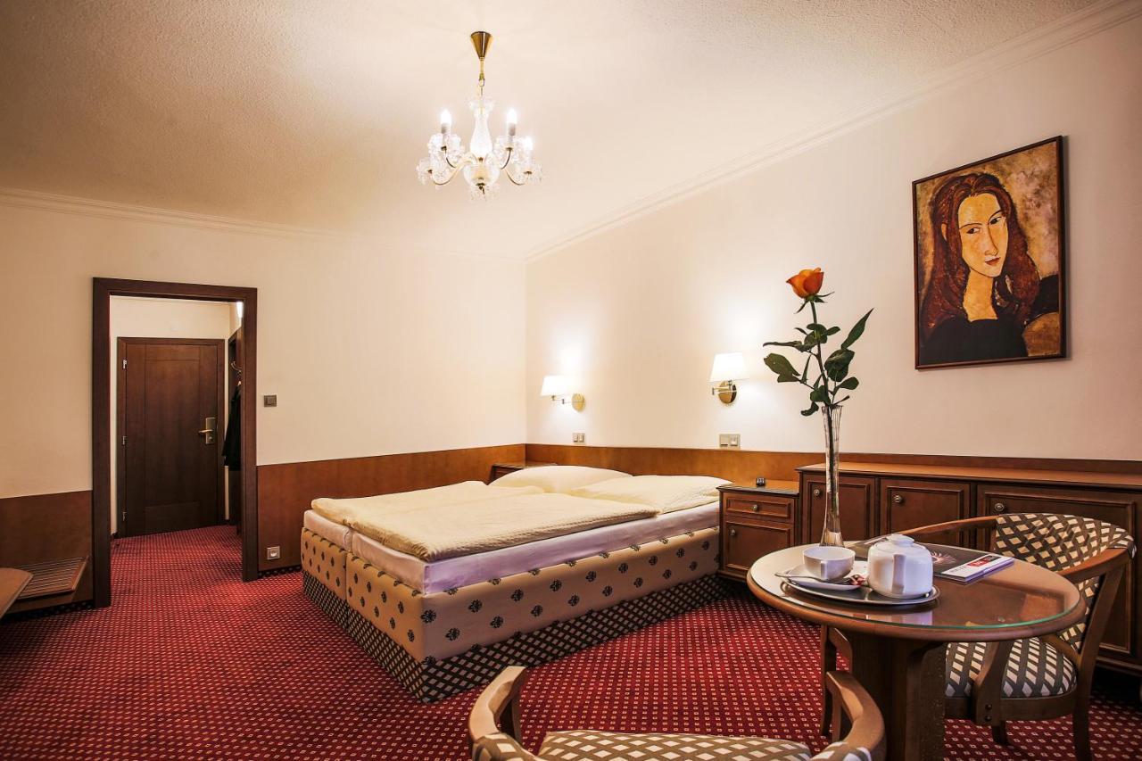 Hotel Ostrov Nymburk Bagian luar foto